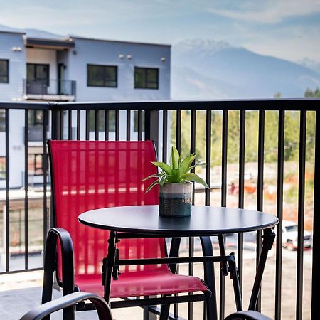 شقة Alpine Haven By Revelstoke Vacations المظهر الخارجي الصورة
