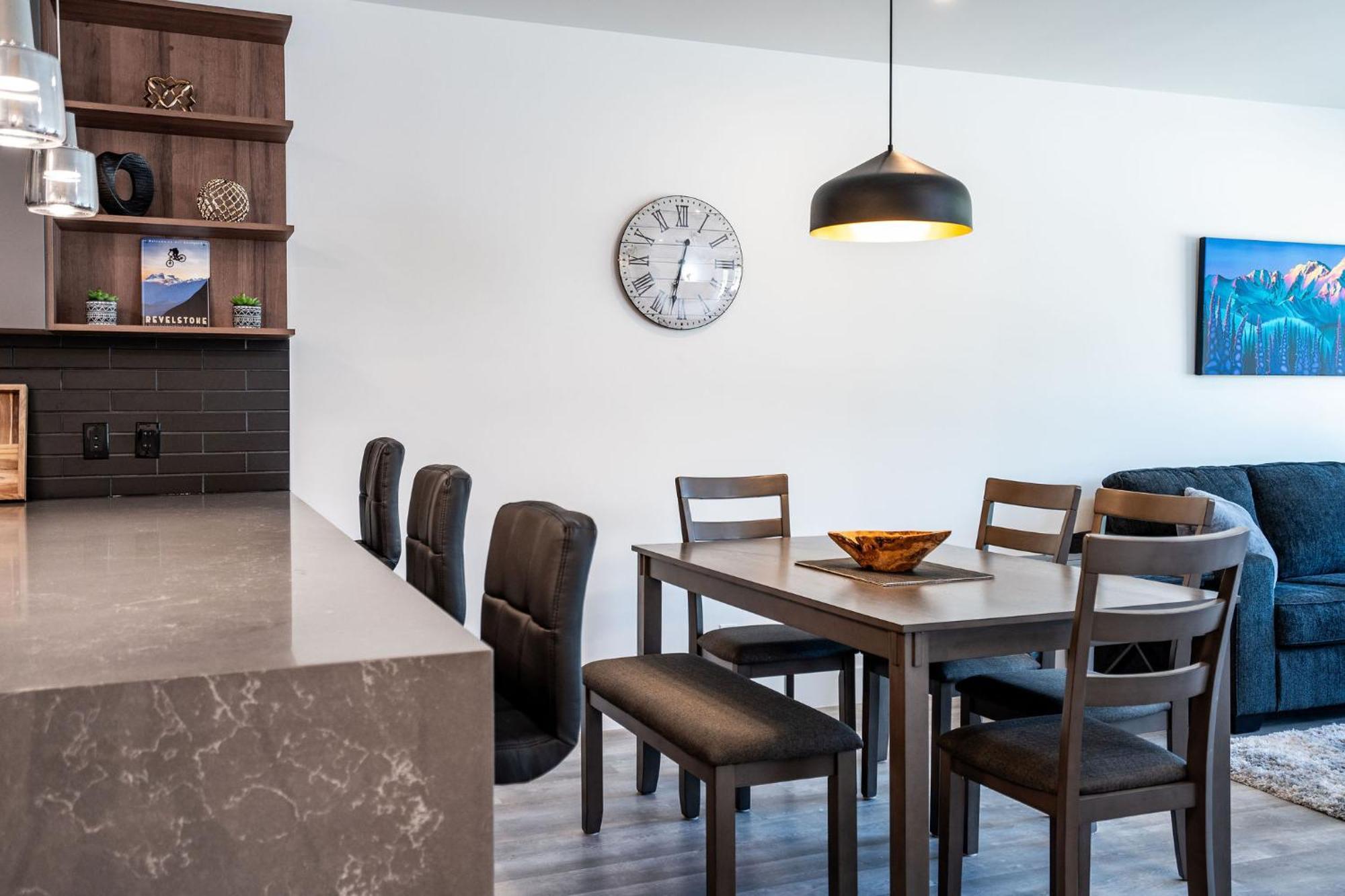 شقة Alpine Haven By Revelstoke Vacations المظهر الخارجي الصورة