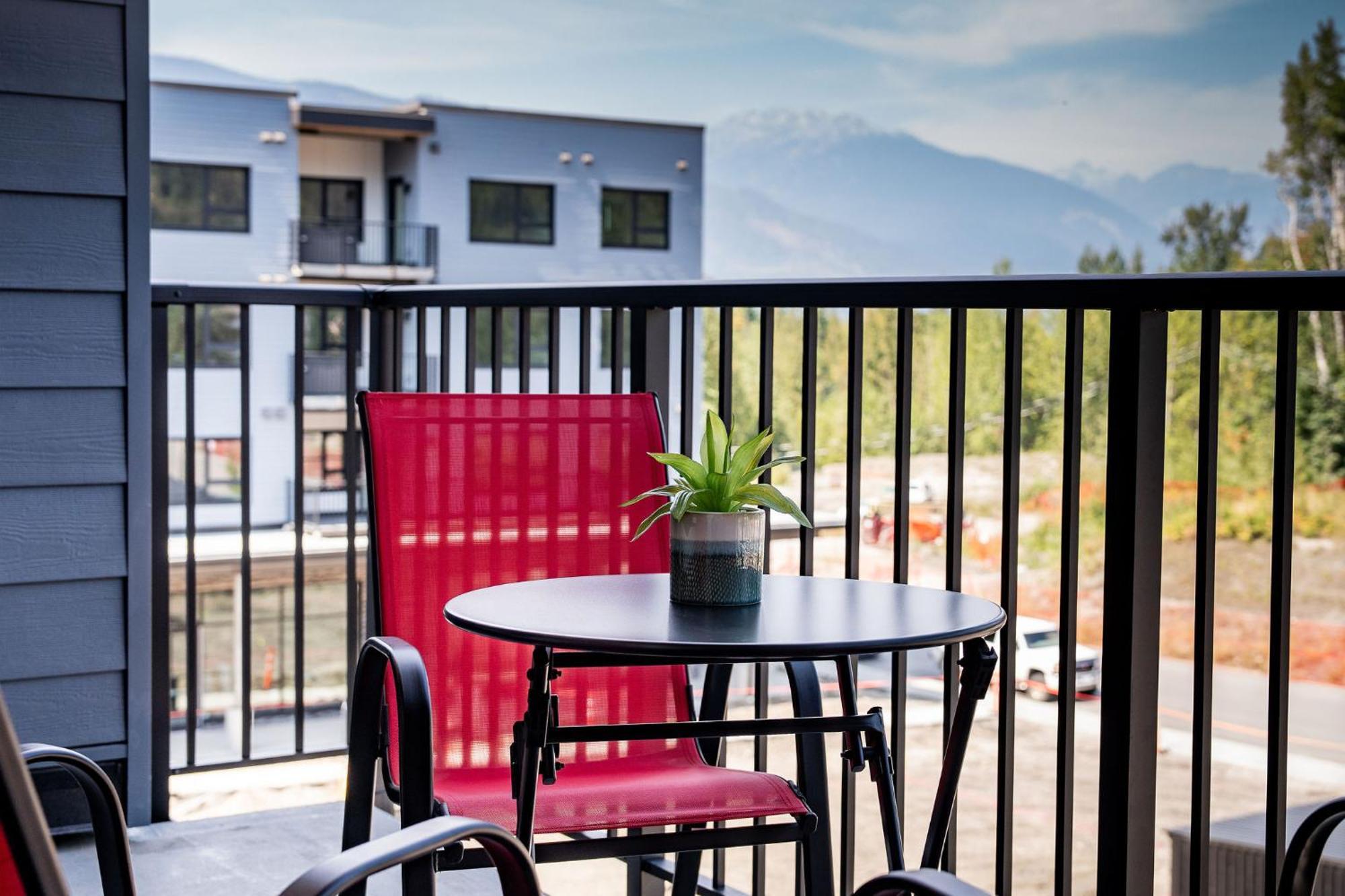 شقة Alpine Haven By Revelstoke Vacations المظهر الخارجي الصورة