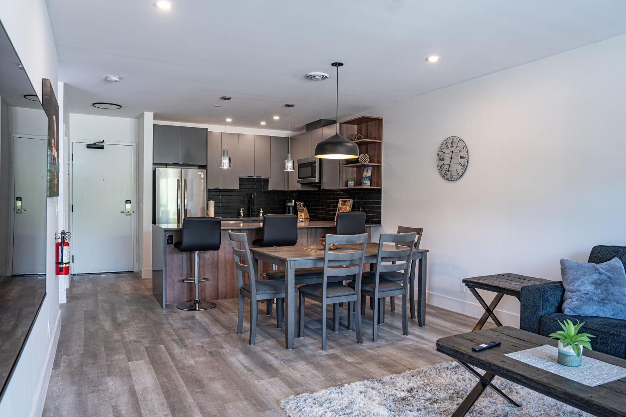 شقة Alpine Haven By Revelstoke Vacations المظهر الخارجي الصورة