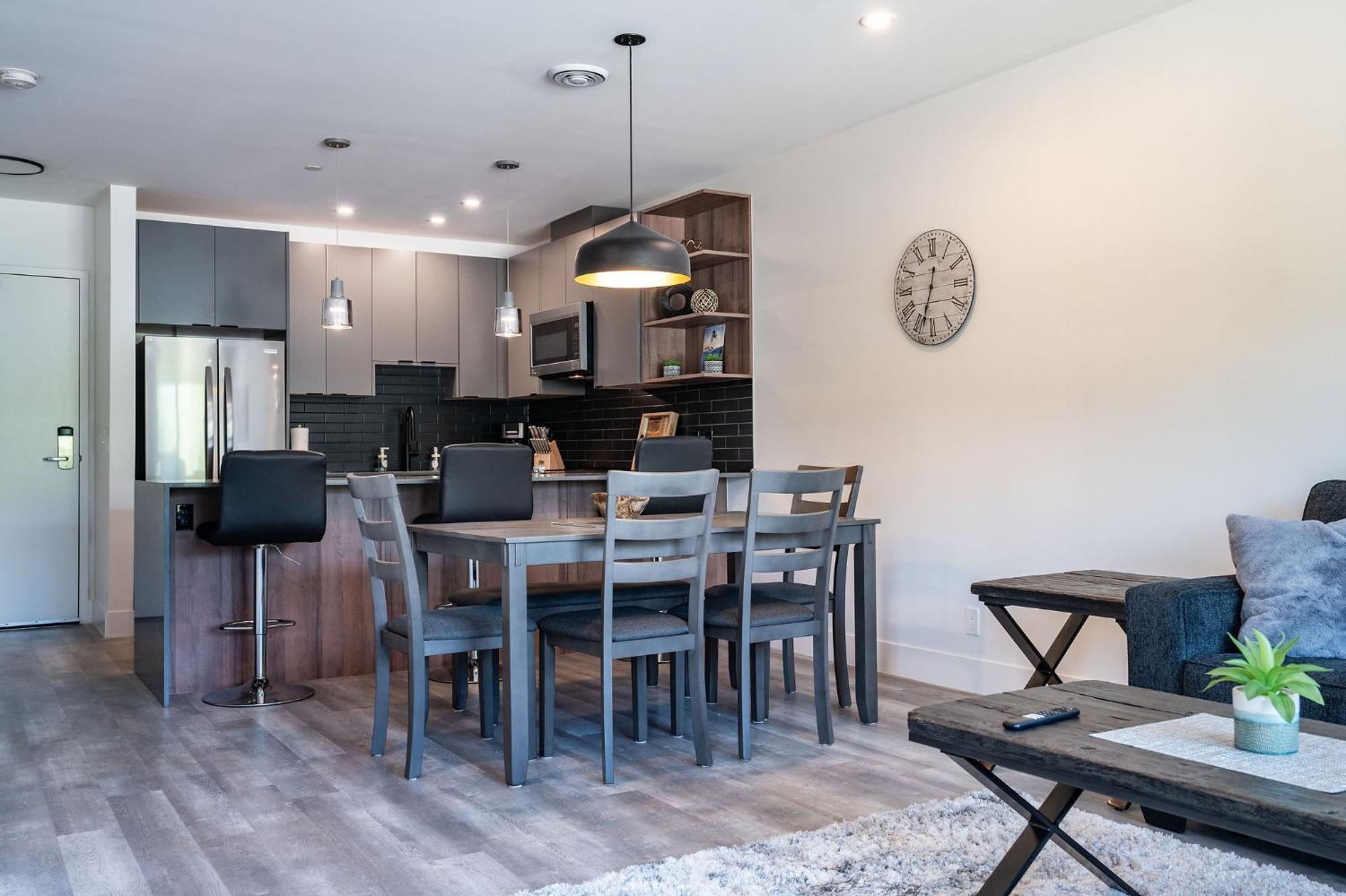 شقة Alpine Haven By Revelstoke Vacations المظهر الخارجي الصورة