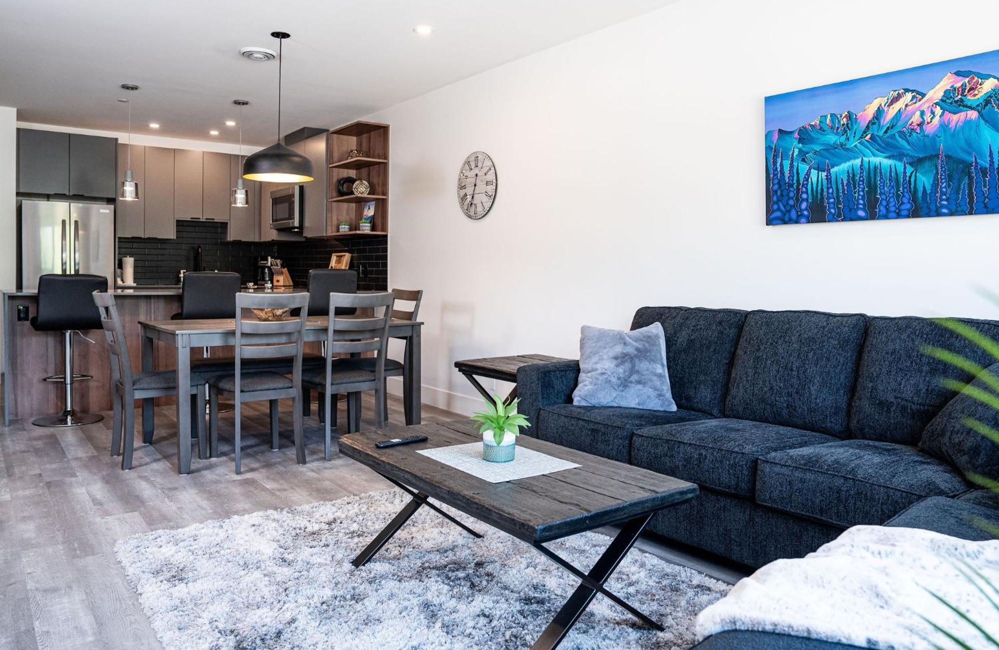 شقة Alpine Haven By Revelstoke Vacations المظهر الخارجي الصورة