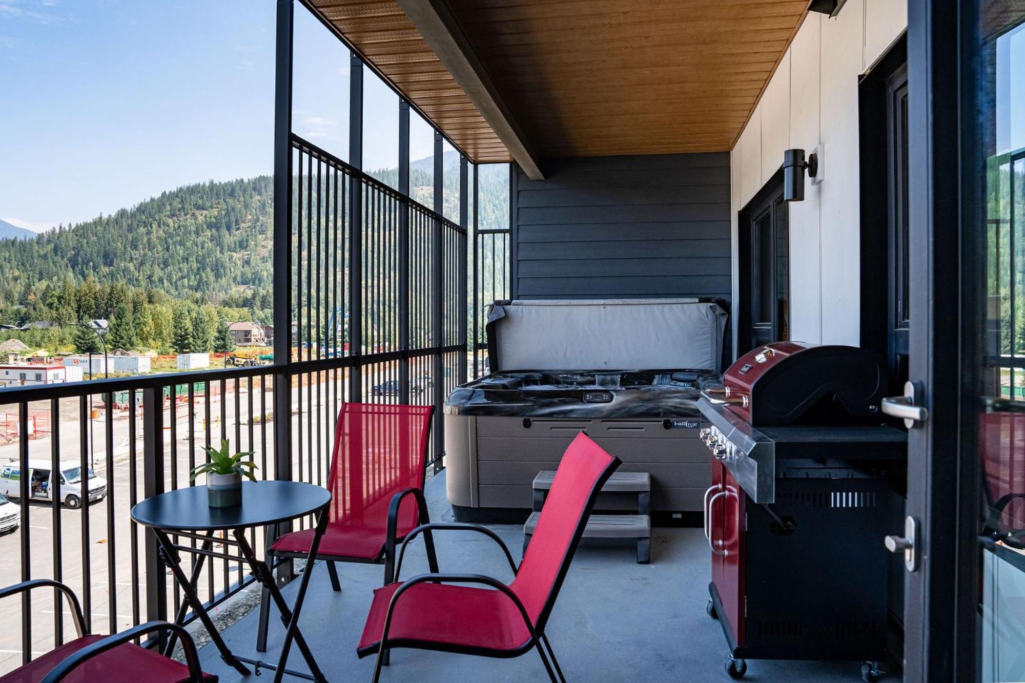 شقة Alpine Haven By Revelstoke Vacations المظهر الخارجي الصورة