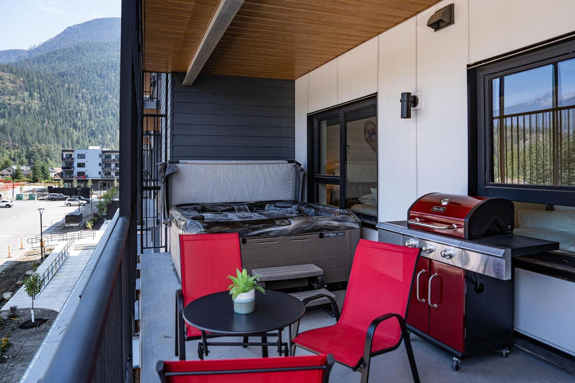 شقة Alpine Haven By Revelstoke Vacations المظهر الخارجي الصورة