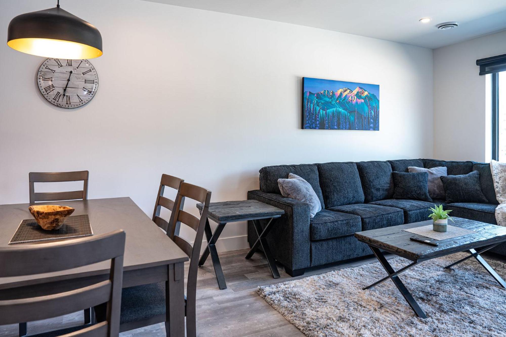 شقة Alpine Haven By Revelstoke Vacations المظهر الخارجي الصورة